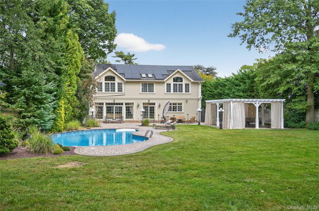 211 Hillturn Lane, Roslyn Heights, NY 11577