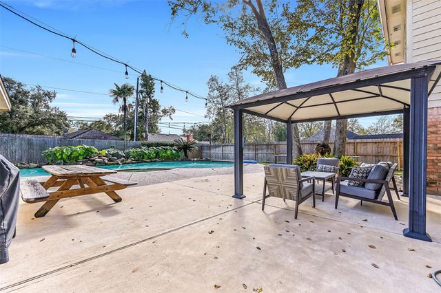 303 Melodywood Drive, Friendswood, TX 77546