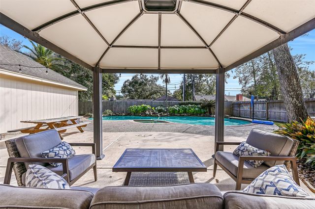 303 Melodywood Drive, Friendswood, TX 77546