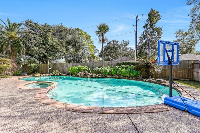 303 Melodywood Drive, Friendswood, TX 77546