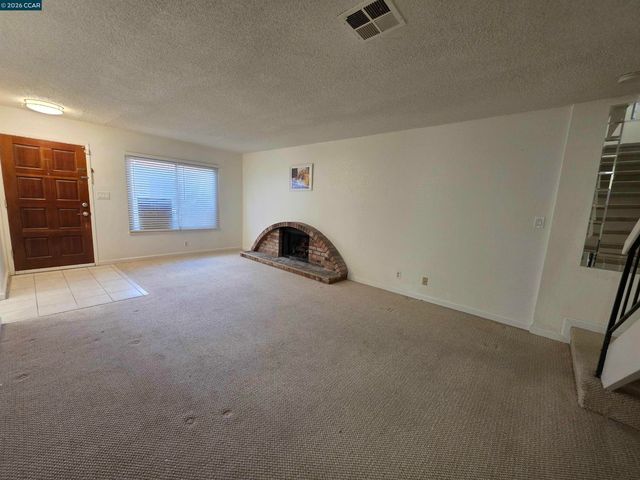 2581 El Portal Dr C, San Pablo, CA 94806