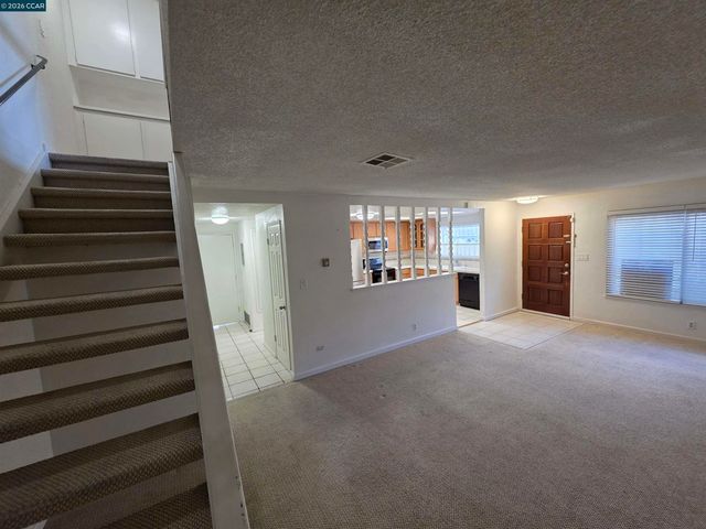 2581 El Portal Dr C, San Pablo, CA 94806
