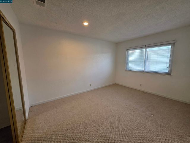 2581 El Portal Dr C, San Pablo, CA 94806