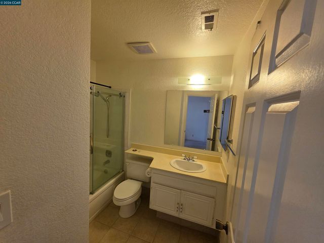 2581 El Portal Dr C, San Pablo, CA 94806