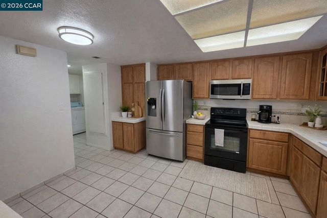 2581 El Portal Dr C, San Pablo, CA 94806
