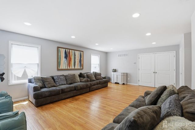 24 Campbell Avenue, Edison, NJ 08817