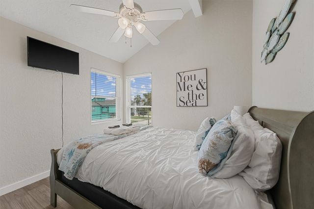 313 Schooner Drive, Freeport, TX 77541