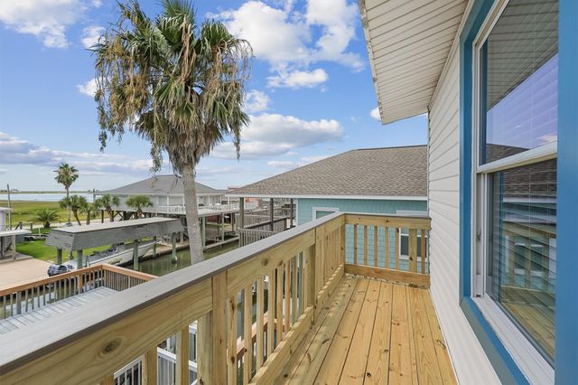 313 Schooner Drive, Freeport, TX 77541