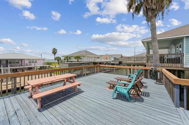 313 Schooner Drive, Freeport, TX 77541