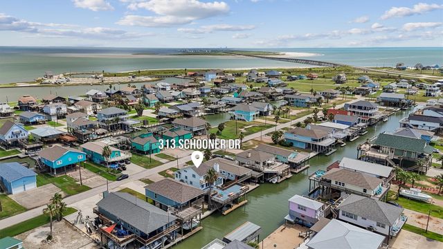 313 Schooner Drive, Freeport, TX 77541