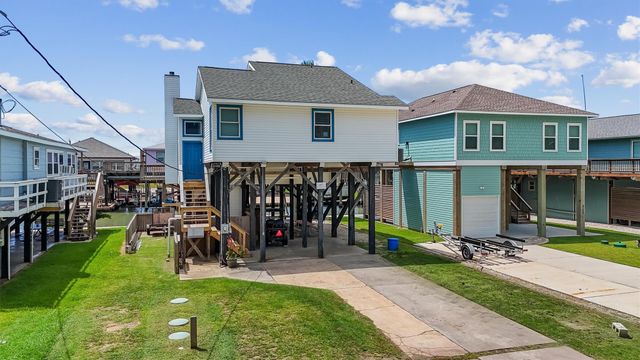 313 Schooner Drive, Freeport, TX 77541