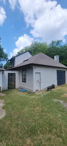 2457 Elmwood Drive, Wills Point, TX 75169