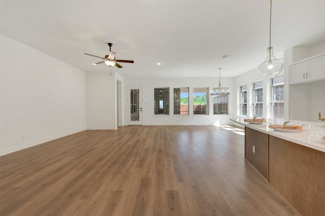 2091 Pine Grove Lane, Arlington, TX 76005
