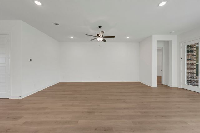 2091 Pine Grove Lane, Arlington, TX 76005