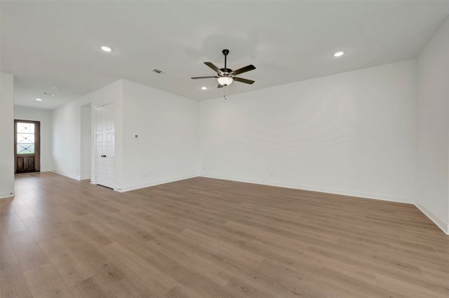 2091 Pine Grove Lane, Arlington, TX 76005