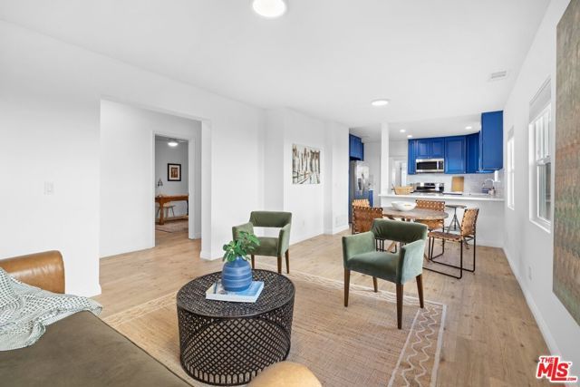 2400 W 74th Street, Los Angeles, CA 90043