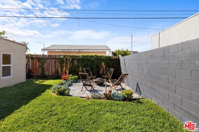 2400 W 74th Street, Los Angeles, CA 90043