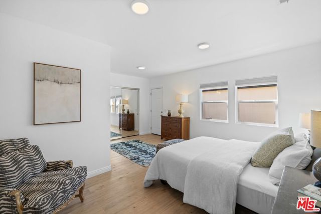 2400 W 74th Street, Los Angeles, CA 90043