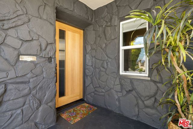 2400 W 74th Street, Los Angeles, CA 90043