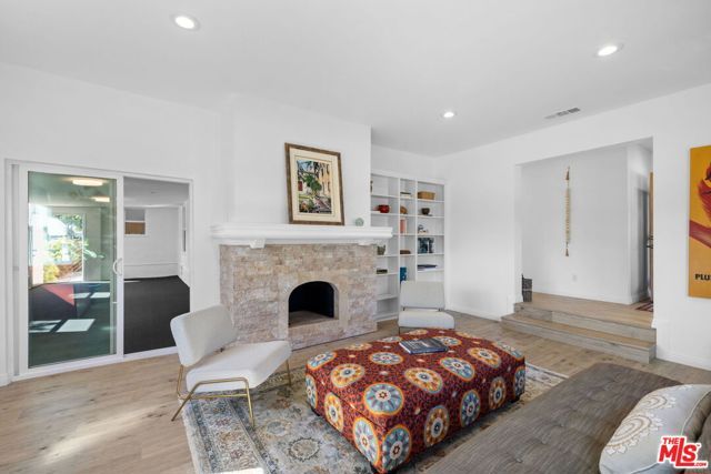 2400 W 74th Street, Los Angeles, CA 90043