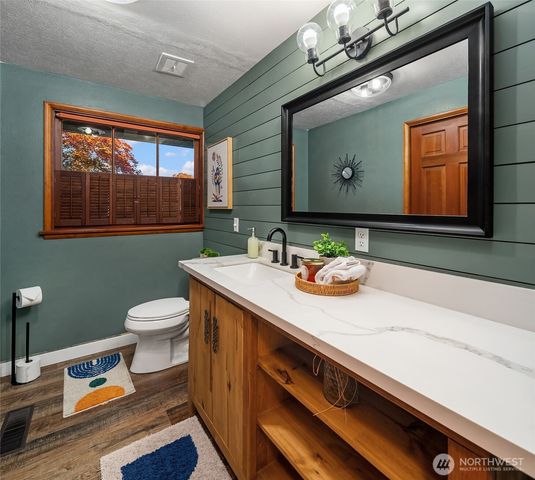 405 Lakeshore Drive, Centralia, WA 98531