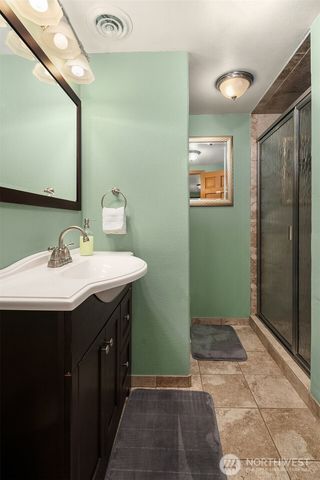 405 Lakeshore Drive, Centralia, WA 98531