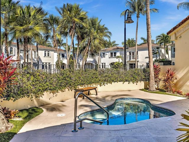 20780 NE 32nd Avenue, Aventura, FL 33180