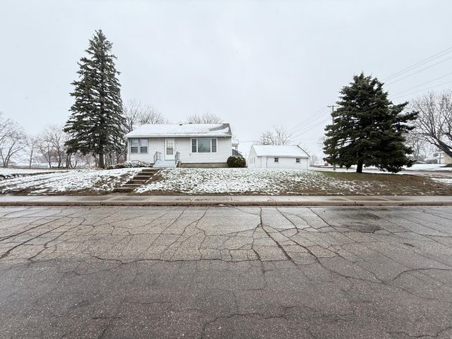 31 W Wilkening Avenue, Appleton, MN 56208