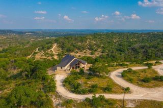 225 Valley View Dr, Comfort, TX 78013