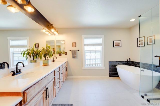 548 Via Del Caballo, San Marcos, CA 92078