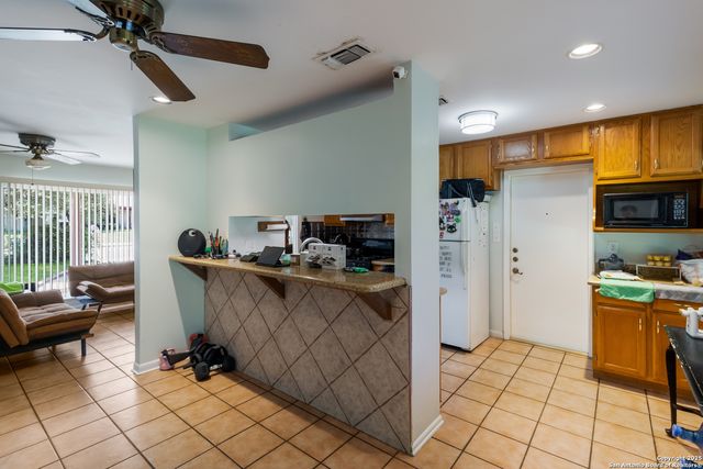 3667 VERSAILLES DR, San Antonio, TX 78219