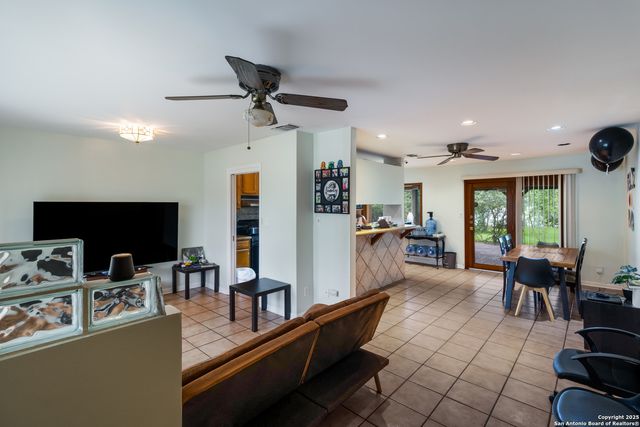3667 VERSAILLES DR, San Antonio, TX 78219