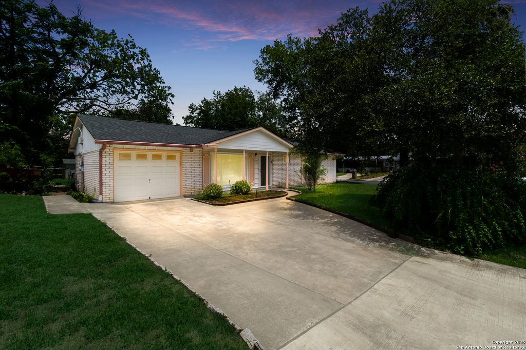 3667 VERSAILLES DR, San Antonio, TX 78219