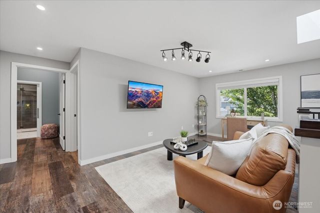 6220 145th Street NE, Redmond, WA 98052