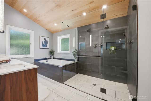 6220 145th Street NE, Redmond, WA 98052