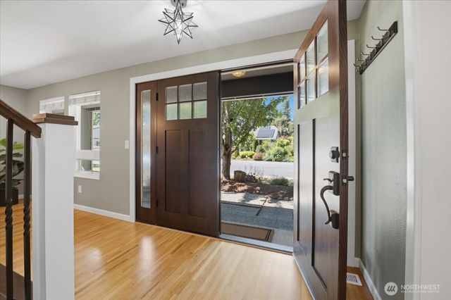 6220 145th Street NE, Redmond, WA 98052