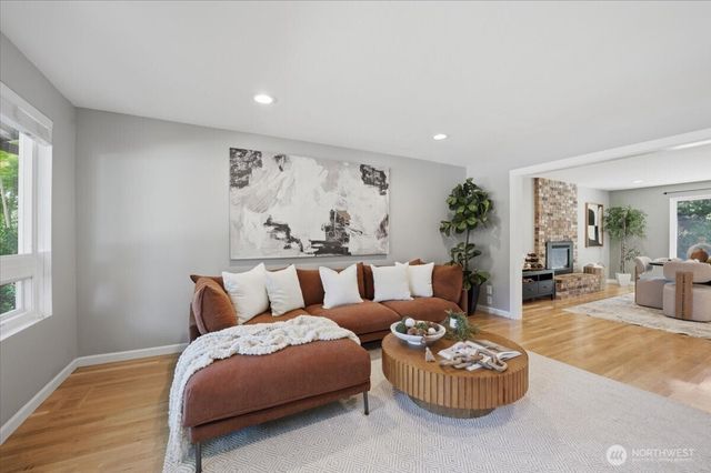 6220 145th Street NE, Redmond, WA 98052