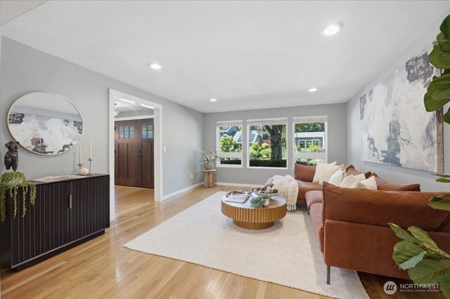 6220 145th Street NE, Redmond, WA 98052