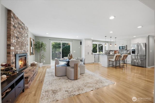 6220 145th Street NE, Redmond, WA 98052