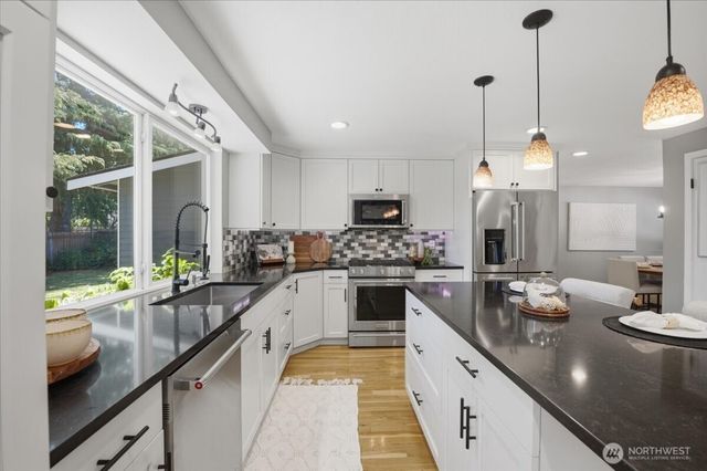 6220 145th Street NE, Redmond, WA 98052