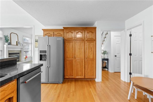 317 SW Bridlewood Court, Lee's Summit, MO 64081