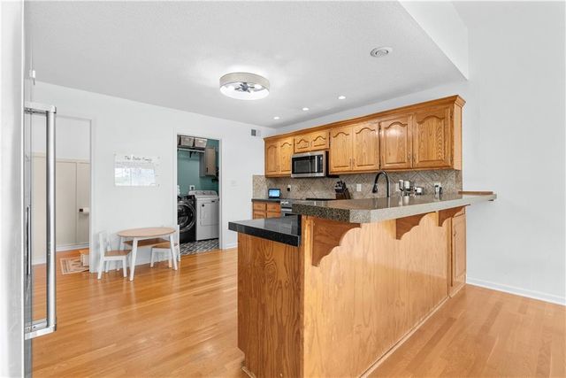 317 SW Bridlewood Court, Lee's Summit, MO 64081