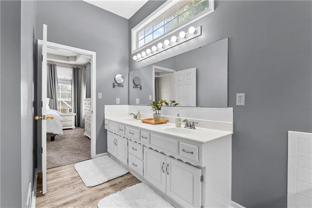317 SW Bridlewood Court, Lee's Summit, MO 64081