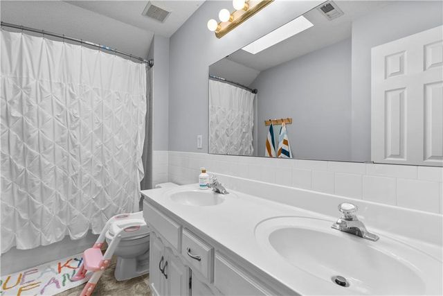 317 SW Bridlewood Court, Lee's Summit, MO 64081
