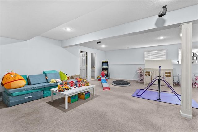 317 SW Bridlewood Court, Lee's Summit, MO 64081