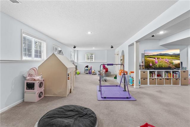 317 SW Bridlewood Court, Lee's Summit, MO 64081