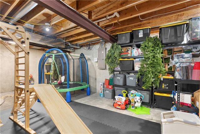 317 SW Bridlewood Court, Lee's Summit, MO 64081