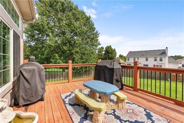 317 SW Bridlewood Court, Lee's Summit, MO 64081
