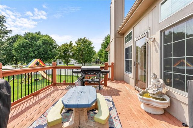317 SW Bridlewood Court, Lee's Summit, MO 64081