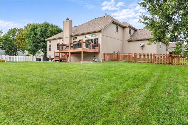 317 SW Bridlewood Court, Lee's Summit, MO 64081
